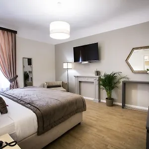 2* Bed & Breakfast Chic & Town Luxury